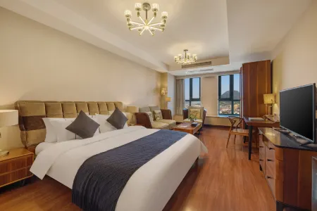 Ice Dream Fantasy Hotel (Hengdian Film and Television City Pedestrian Street) Отели рядом с достопримечательностью «New Garden of Eternal Spring (Summer Garden)»