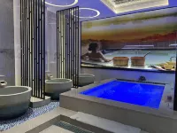 Huarong Hongfa International Hotel (People's Square) Hotels in Huarong