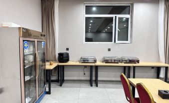 May Hot Spring Hotel (Zhoukou Railway Station Huanghuai Market)