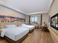 Vienna International Hotel Hotels near Jinwan Square