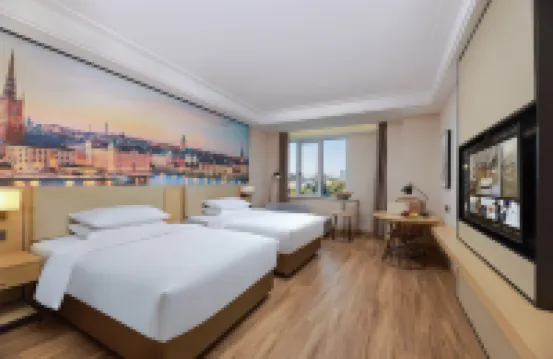 Vienna International Hotel Hotels near Jinwan Square