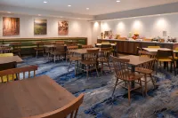 Fairfield Inn & Suites Arlington Near Six Flags