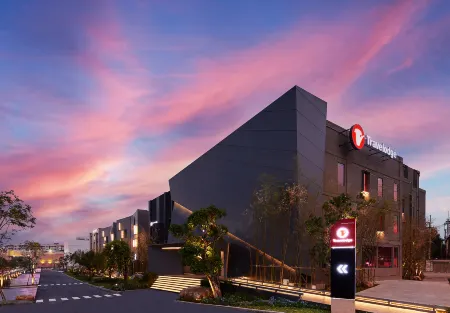 Travelodge Nimman Отели рядом с достопримечательностью «Huaykaew Road»