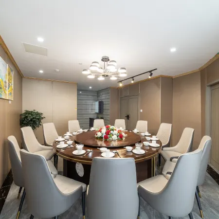 Minshan Yinqiao Hotel