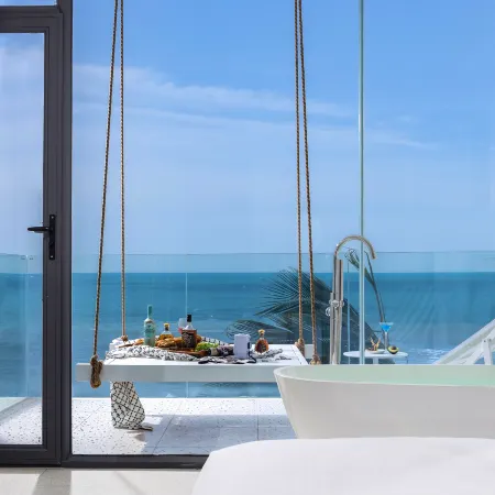 Stay in Yangjiang. Come see the Beach House