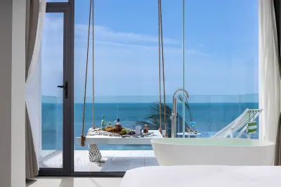 Stay in Yangjiang. Come see the Beach House Hotel dekat Minjie Gold Beach