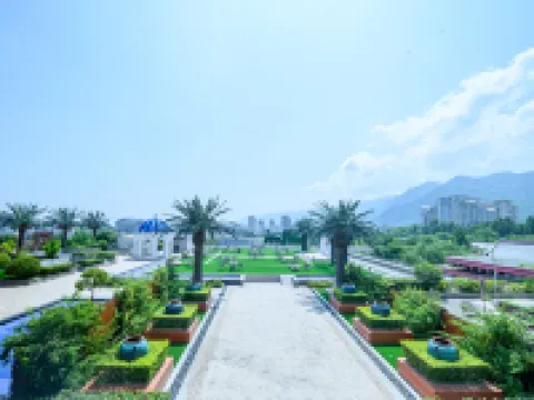 Xi'an International Innovation Talent Exchange Center(Hotel) Hotels near Huaqing Palace