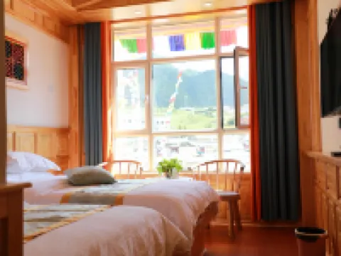 Langmulingka Lodge · Highland Serenity Cloudview Family Homestay (Langmusi) Hotel a Luqu