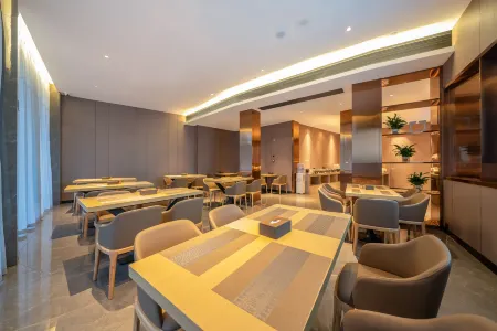 Chengji Hotel (Hezhou Government Ailianhu Square) Отели рядом со станцией Hezhou Railway Station