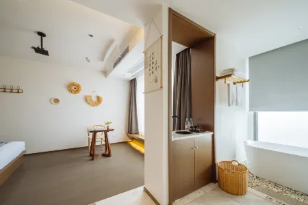 Floral Hotel · Huoshan Daijian Yinshe Hotel (Nanyueshan Scenic Area) Отели рядом с достопримечательностью «Piyanghu Park»