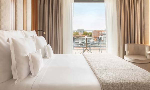 Wine & Books Porto Hotel