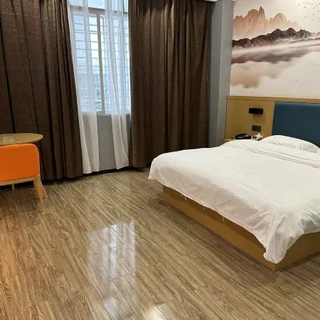 City Hotel (Longzhou Plaza Branch)