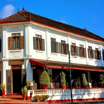 Saynamkhan River View Hotels near Sisavangvong Road