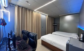 Puff E-sports Apartment (Pingdingshan Yingcheng Square)