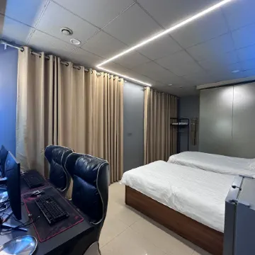 Puff E-sports Apartment (Pingdingshan Yingcheng Square)