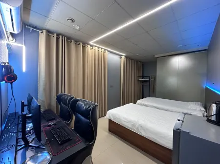 Puff E-sports Apartment (Pingdingshan Yingcheng Square)