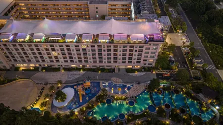 Wyndham Grand Zhaoqing Downtown Отели рядом с достопримечательностью «Qixingyan Archway Square»