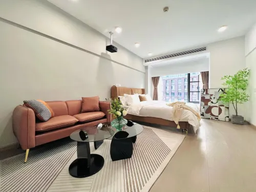 Yueke Chuangyi Movie Hotel (Wuhan Tianhe Airport Aviation Headquarters Subway Station)