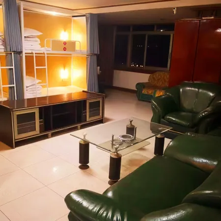 Chongqing Midnight Bell Hostel (Hong Ya Dong Jiefangbei Area)