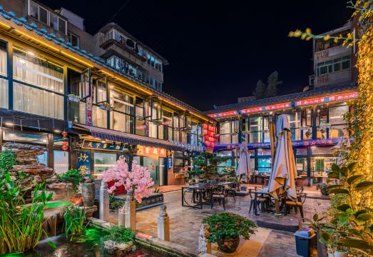 쿤밍 수잔 부티크 호텔이 연결된 현지 식당의 아침 식사 모습