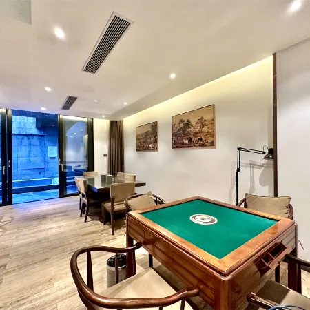 Longmen Nankunshanju Qiushuiju Private Tang Hot Spring Homestay