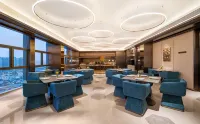 Crystal Orange Hanzhong Railway Station Center Square Hotel