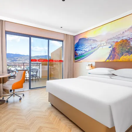 Vienna Hotel (Dali Yongping Yijiangnan Hotel)