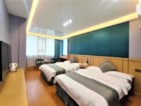 Dazhou Jiatianxia Business Hotel โรงแรมใกล้Phoenix Mountain Scenic Area