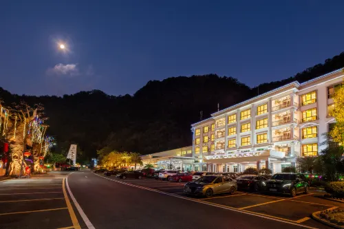 Guangdong First Peak Forest Hot Spring Resort - parking