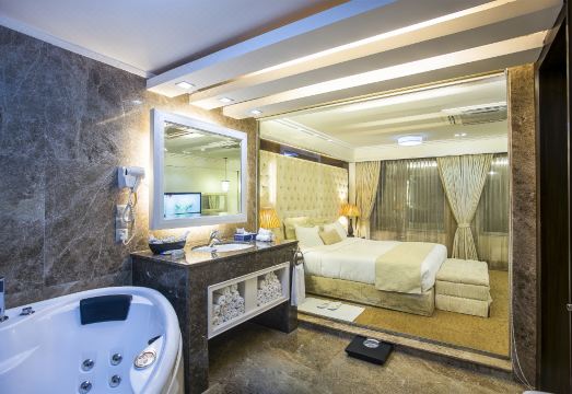 4. 호텔 아그라바드..