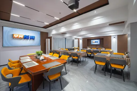 Vienna Hotel (Yichun Administration Center Store) Отели рядом с достопримечательностью «Yichun Child Normal College (New Campus)»