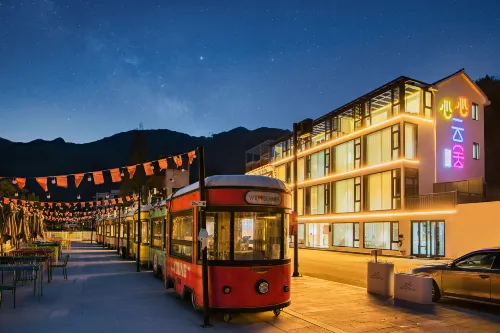 180° Lakeview Mountain Luxury Resort VILLA (Cloud Grassland Panda Adventure Park Store)