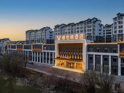 Vienna Hotel (Yantai Qixia Moushi Manor) - Bãi đậu xe