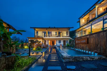 Lanshan · Baiyunli · Xueshan Xinglai Hot Springs Vacation Apartment (Hailuogou Glacier Forest Park) Отели рядом с достопримечательностью «Moxi Ancient Town»