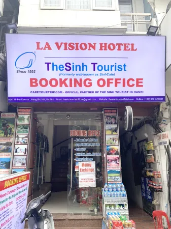 Hanoi la Vision Hotel Отели рядом с достопримечательностью «Hanoi Train Street»