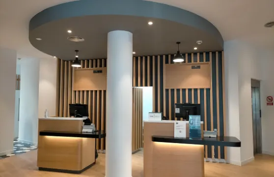 洛格羅尼奧里奧哈智選假日酒店