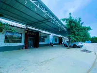 Moon Half Bay Inn, Dunhuang - 2-Star