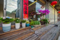 Lingqian River View Hotel (Phoenix Ancient City Br