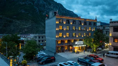 Gongsang Holiday Hotel Hotels in Shangri-La Town