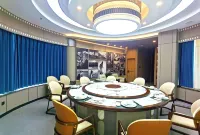 徳令哈金世界ホテル（市役所）