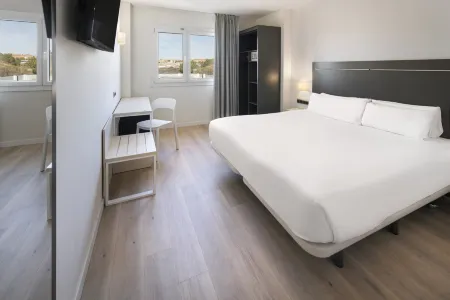 B&B Hotel Barcelona Rubí Отели рядом с достопримечательностью «Torre de Joana»
