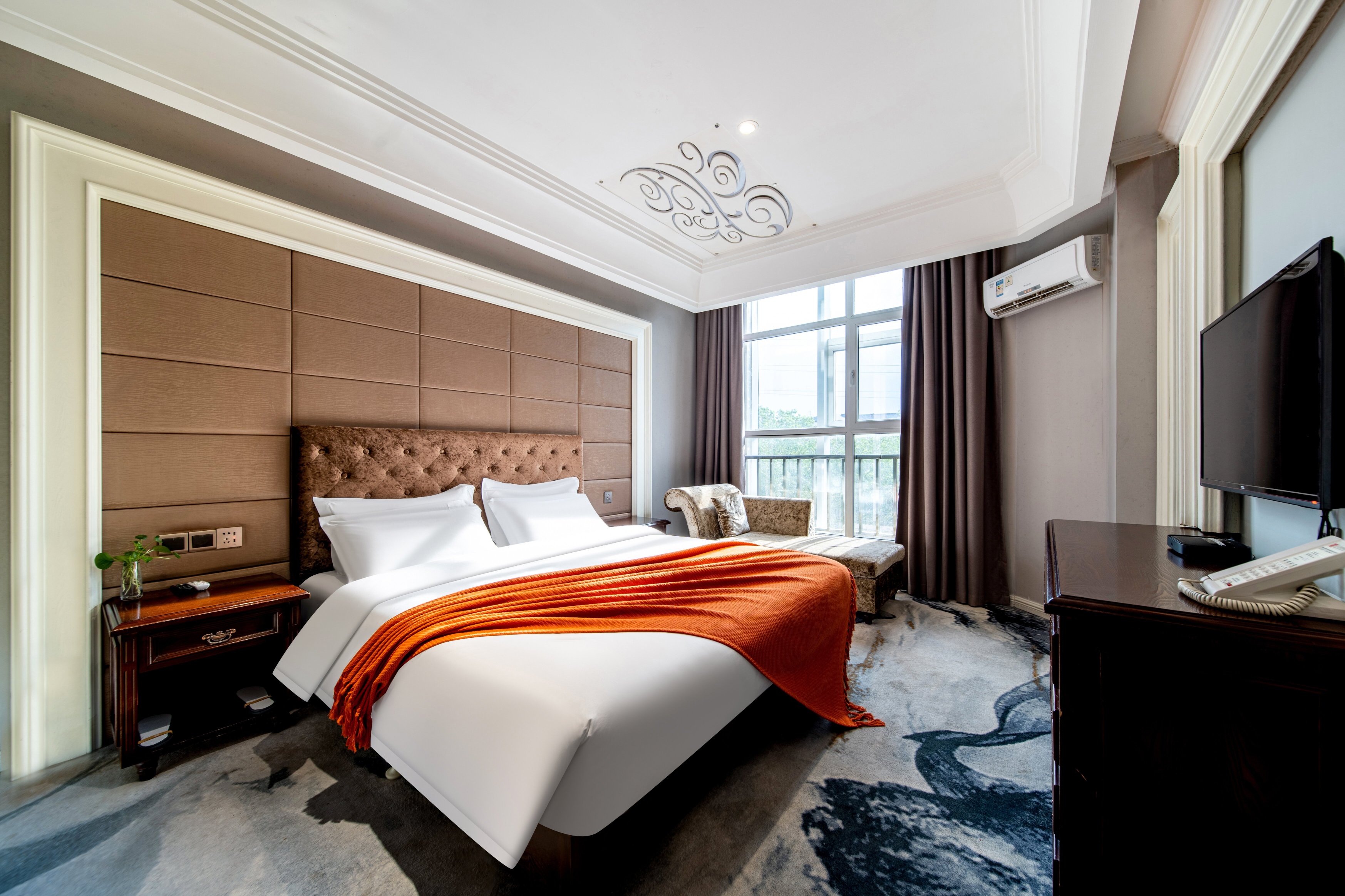 Urumqi Baihui Business Hotel Over view