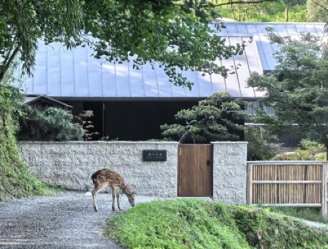 Roads Hotel Tsingcheng Hotels near Fengqi Mountain