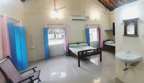 Little Yellow House • Insta: @little.yellow.house1943 Hotels in Sancoale