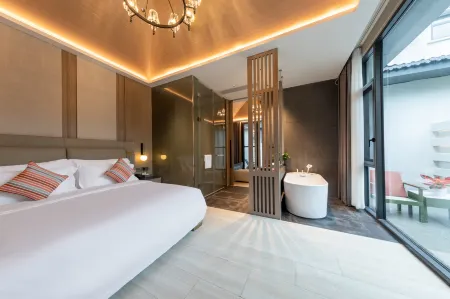 Zhuhai Jinfeng wutong Garden Hotel(Tangjia Ancient Town Sun Yat sen University Zhuhai Campus Store)