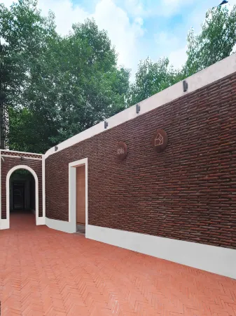 YiXi Designer Hotel Отели рядом с достопримечательностью «Wumu Gate»