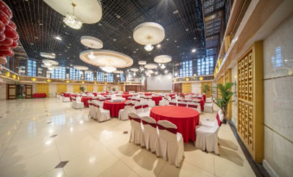 Urumqi Oriental Dynasty Hotel (People's Cinema · Xiaoximen Branch)