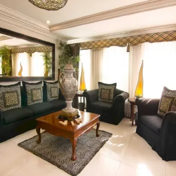 Townhouse OAK Makati Manila Near PNR Pasay Evangelista formerly VIP Suites Hotels near PNR Pasay Road Station