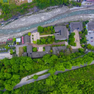 Jiangnanyi Manor Hotels near Luojia Millstone
