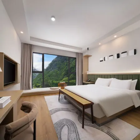 Qinghe Ruijin Private Soup Hot Spring Hotel (Li County Bipenggou Scenic Area Store)